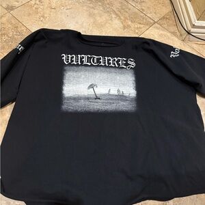 YEEZY SIZE LARGE VULTURES T-SHIRT UNISEX